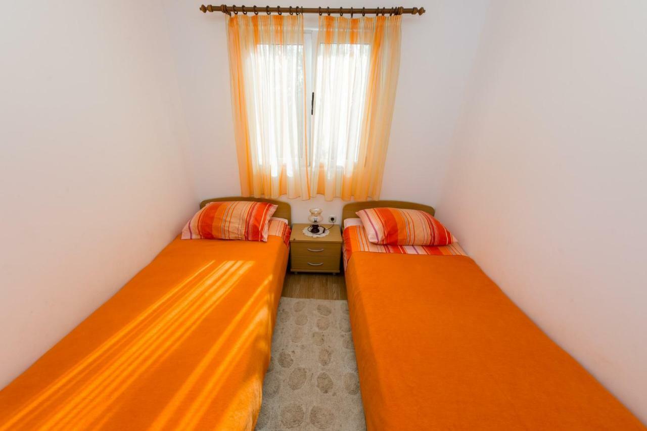 Mare&Karlo Apartment มาลี เดอร์เวนิค ภายนอก รูปภาพ
