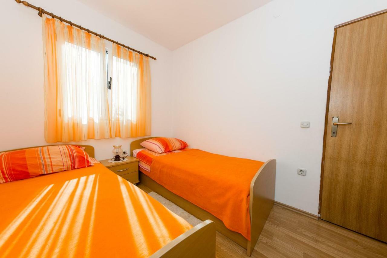 Mare&Karlo Apartment มาลี เดอร์เวนิค ภายนอก รูปภาพ